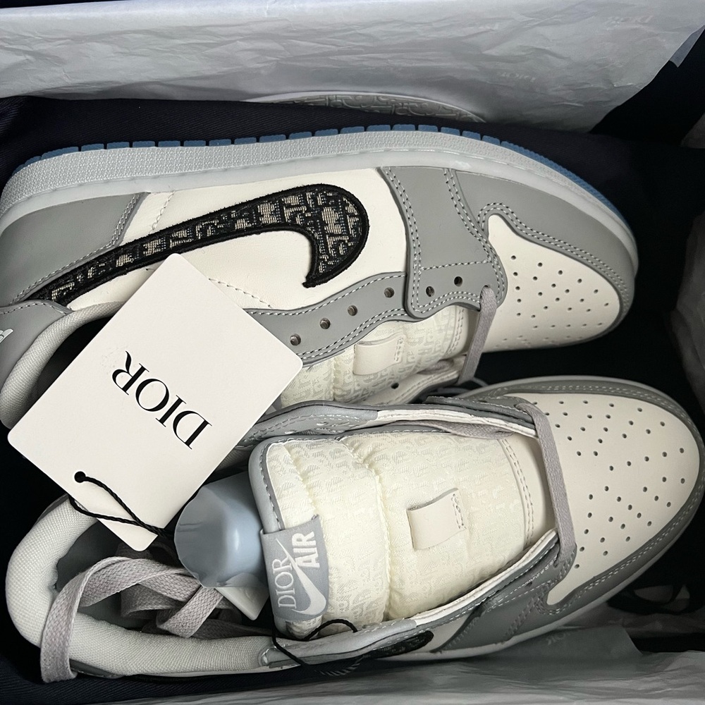 DIOR JORDAN 1 RETRO LOWS NEVER WORN - Picture 2 of 10